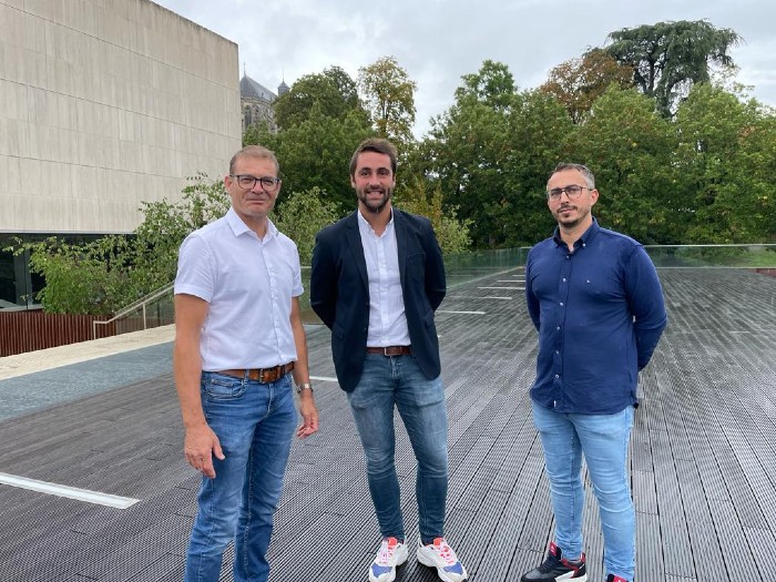 La terrasse publique des Quinconces du Mans retrouve ses lettres de noblesse grâce au frêne français