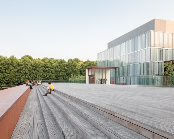 Le groupe Ducerf participe à la réalisation d’une terrasse 100% bois au cœur de la ville historique du Mans