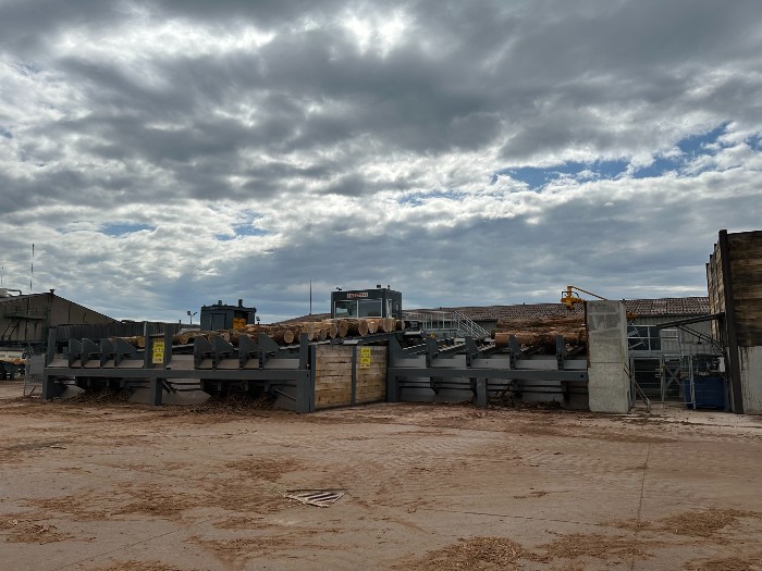 Une nouvelle ligne d’écorçage automatisée pour accélérer la modernisation de la scierie Ducerf