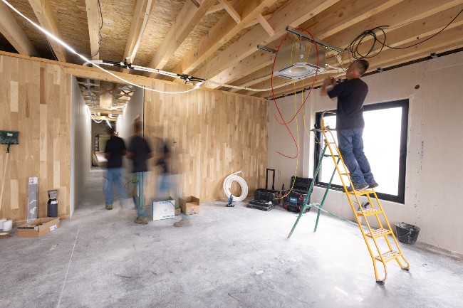 BATICHÊNE, LE PREMIER PANNEAU BOIS LAMELLÉ CROISÉ 100% CHÊNE