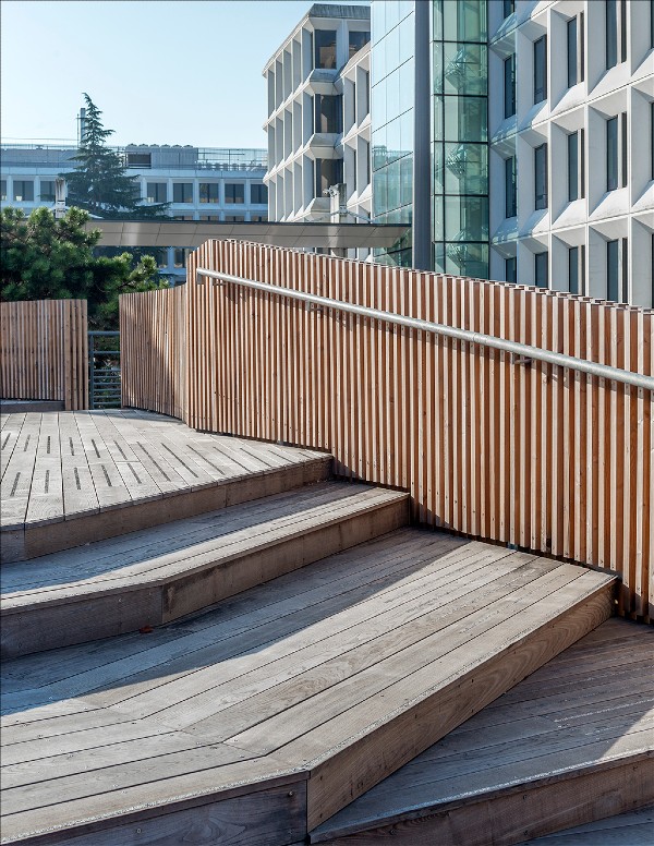 Escalier terrasse du Parc Icade