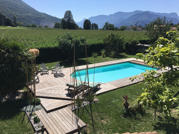 Terrasse en frêne THT pour piscine