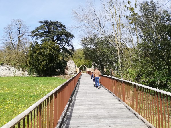 La passerelle du Château des Essarts